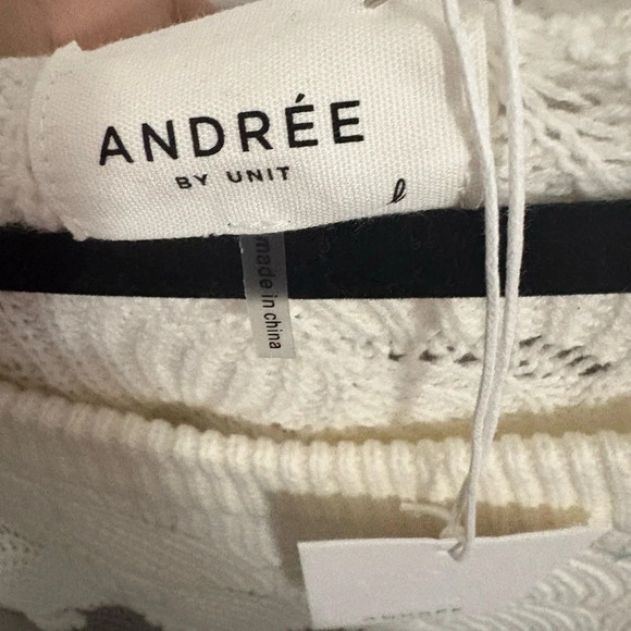 Andree Ivory and Black Colorblock Stripe Sweater NWT L - Picture 4 of 5